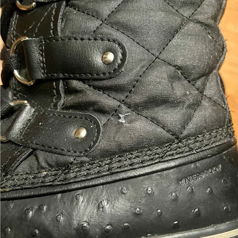 Sorel Tofino Snow Boots size 8 with box